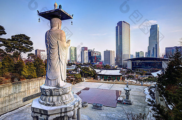 天际线市中心首尔南韩国奉恩寺寺庙
