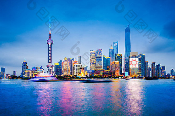 上海中国金融区天际线黄埔河