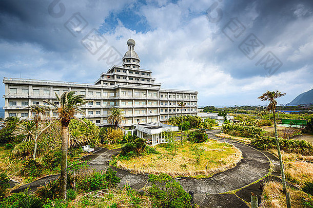 被遗弃的酒店建筑废墟hachijojima岛日本