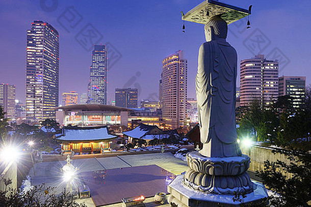 天际线市中心首尔南韩国奉恩寺寺庙