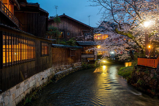 《京都议定书》日本白川河祗园区春天樱桃blosson季节《京都议定书》日本