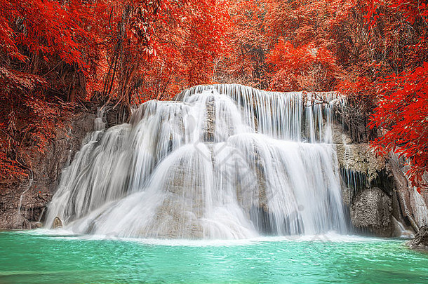 瀑布秋天季节北泰国