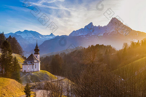 田园山风景阿尔卑斯山脉朝圣之旅教堂玛丽先生著名的瓦茨曼<strong>峰会背景</strong>金晚上光太阳