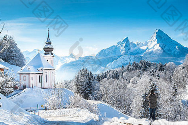 美丽的冬天仙境山风景阿尔卑斯山脉朝圣之旅教堂玛丽先生著名的瓦茨曼<strong>峰会背景</strong>berchtesga