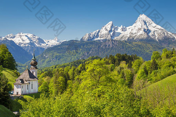 田园山风景阿尔卑斯山脉朝圣之旅教堂玛丽先生著名的瓦茨曼<strong>峰会背景</strong>阳光明媚的一天夏天