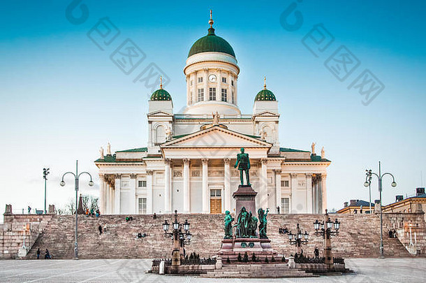 美丽的视图著名的赫尔辛基大教堂美丽的晚上光赫尔辛基芬兰