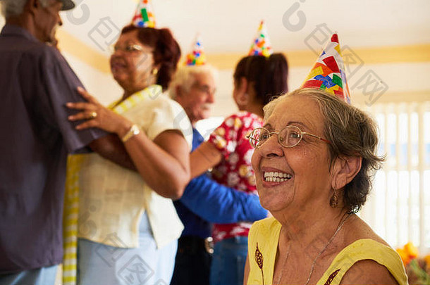 集团朋友家庭庆祝高级生日聚会，派对退休首页病人女人微笑临终关怀