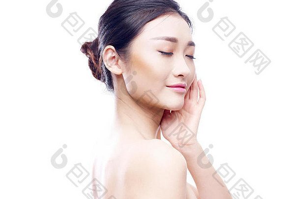 工作室肖像年轻的亚洲女人手下巴眼睛关闭一边视图孤立的白色