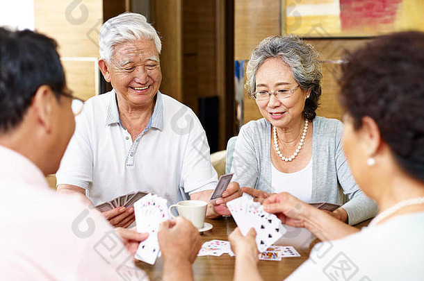 拖高级亚洲夫妻玩卡片