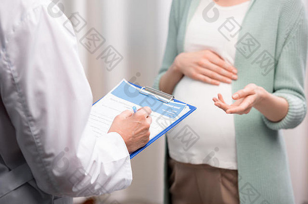 裁剪拍摄医生写作怀孕了女人投诉医疗咨询