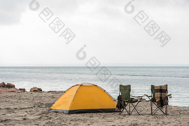 孤独的野营帐篷椅子站海马