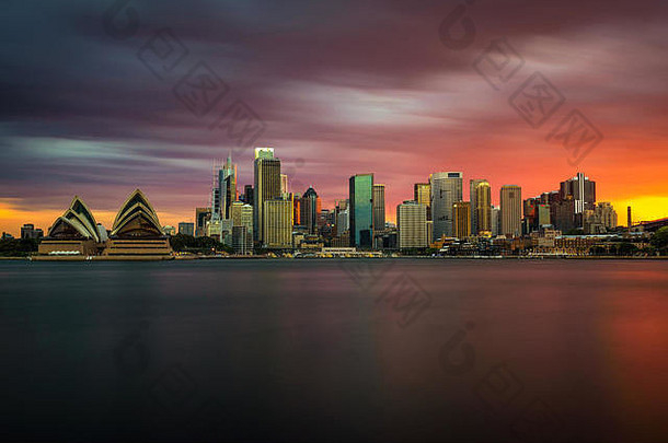 日落天际线悉尼市中心歌剧房子新南威尔士州澳大利亚长曝光
