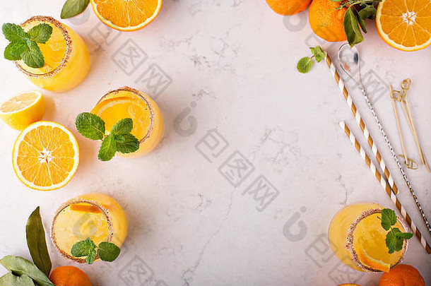 橙色柠檬丽塔·哈鸡尾酒薄荷冰开销拍摄Copyspace