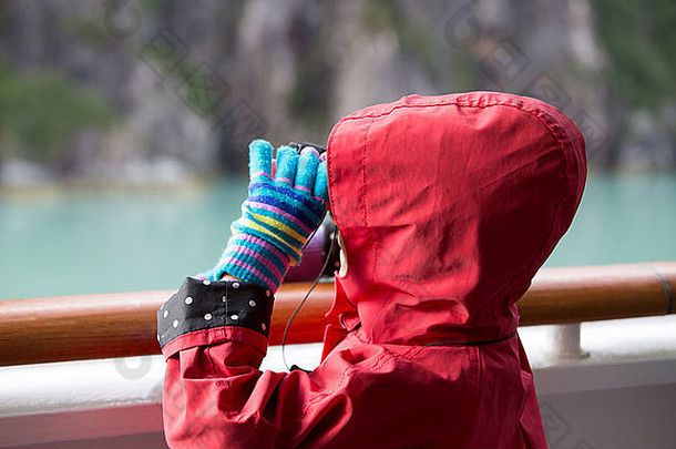 年轻的女孩冰川阿拉斯加巡航船凯契根阿拉斯加美国