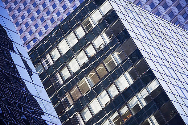 反光窗户城市摩天大楼