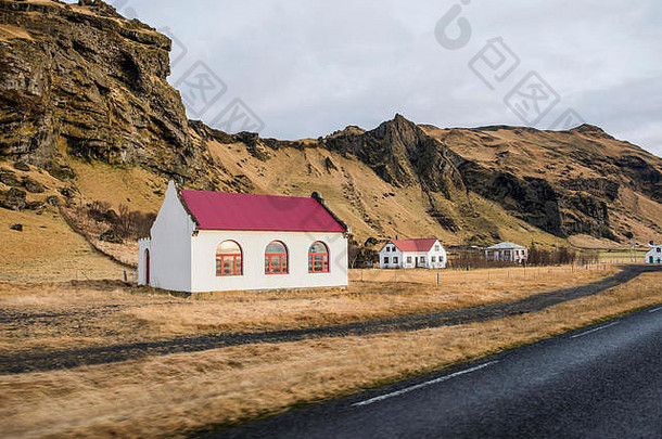 传统的建筑路边塞里雅兰瀑布冰岛