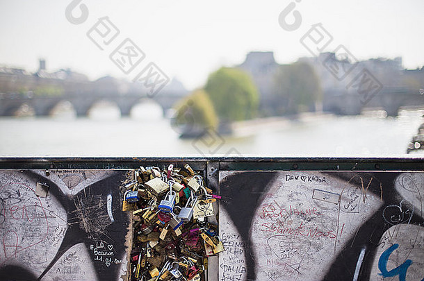爱锁甲板Neuf甲板的艺术巴黎法国