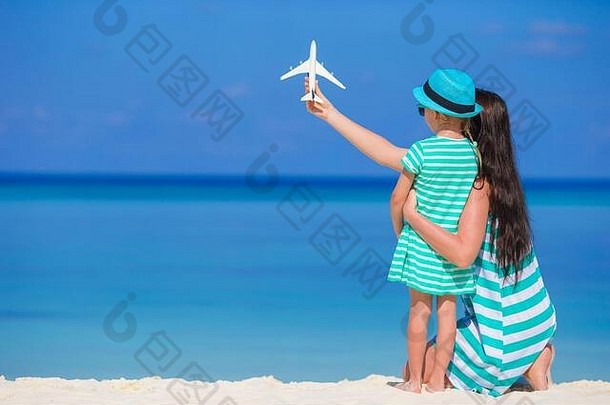 年轻的女人女孩微型<strong>飞机</strong>海滩