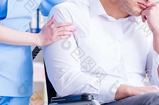 禁用病人轮椅参观医生常规的检查