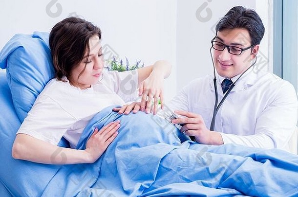 医生参观怀孕了医院房间