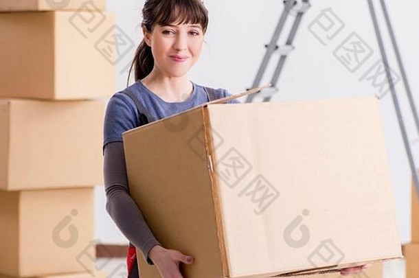 女人承包商移动盒子搬迁概念