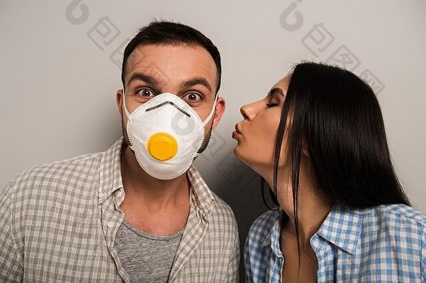女人接吻快乐工人安全面具灰色