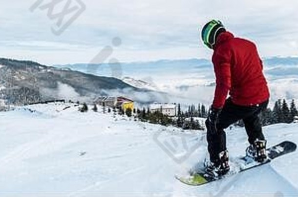 全景拍摄滑雪头盔骑坡冬季