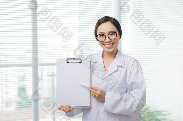 亚洲女人医生站文件夹医院