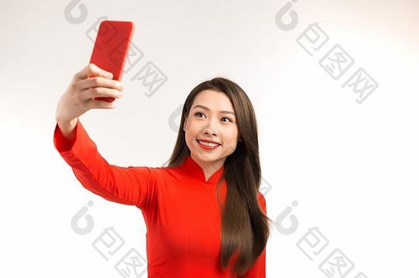 年轻的亚洲女人智能手机月球一年