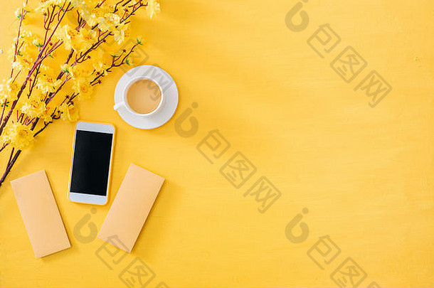 移动电话中国人一年装饰黄色的黄金背景