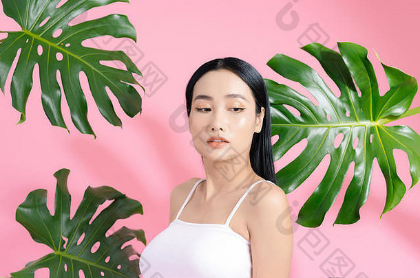 美丽的亚洲女人肖像热带叶子粉红色的背景美肖像完美的新鲜的皮肤青年皮肤护理概念