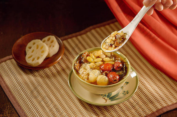 京梁甜蜜的冷汤中国人越南厨房