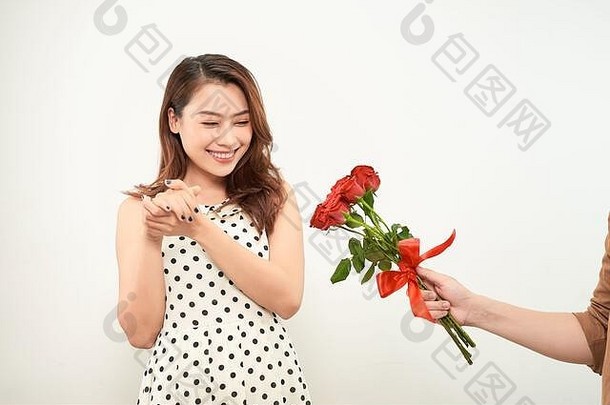 年轻的女人接收群玫瑰日期