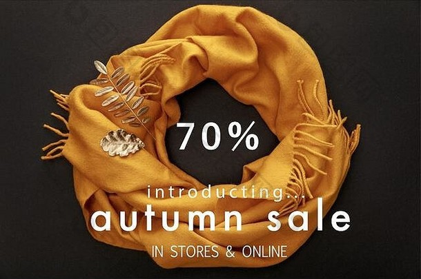 前视图黄色的舒适的围巾黑色的背景秋天出售百分比插图