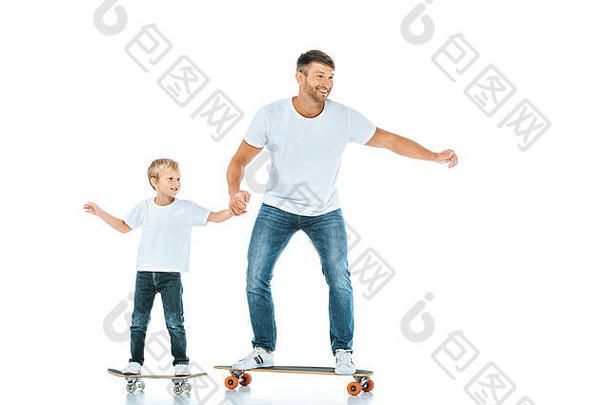 积极的父亲快乐的儿子骑一分钱董事会持有手孤立的白色