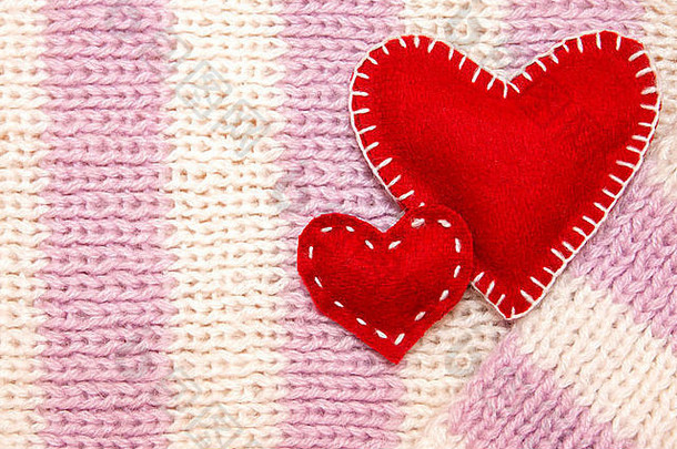 情人节一天概念针织羊毛泽西岛红色的手工制作的心