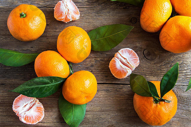 橘子官员柑橘柑橘类水果叶子乡村木背景复制空间