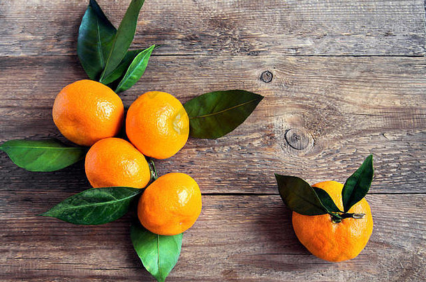 橘子橙子官员柑橘柑橘类水果叶子乡村木背景复制空间