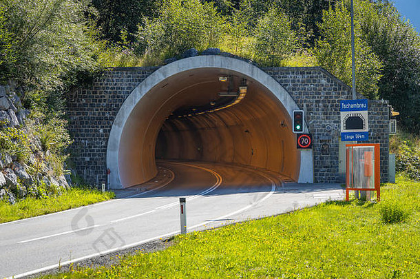隧道说是加斯丘恩和partenen蒙塔丰