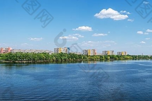 Dnipro乌克兰视图住宅区域区域城市河明亮的阳光明媚的一天