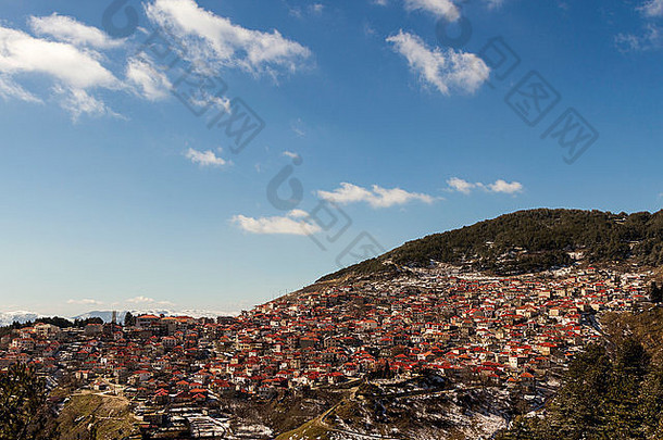 风景如画的村利瓦迪中央希腊位于山麓著名的山奥林匹斯山
