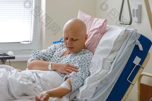 中间年龄女人癌症病人