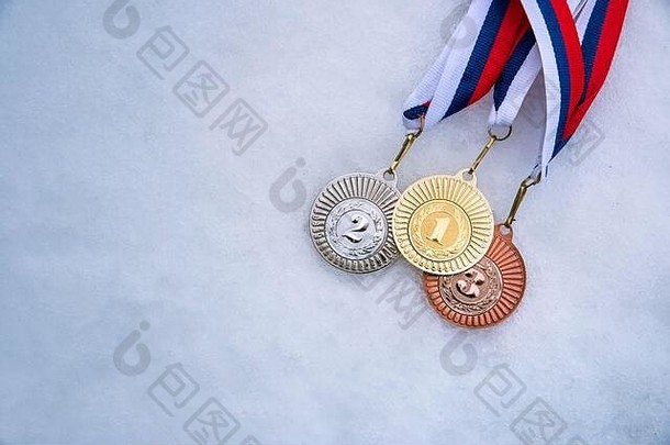 黄金银青铜金牌集白色雪金牌仪式冬天游戏体育运动照片白色编辑空间