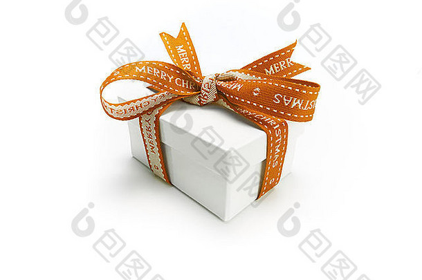 包装圣诞节现在色彩鲜艳的黄金丝带弓白色背景