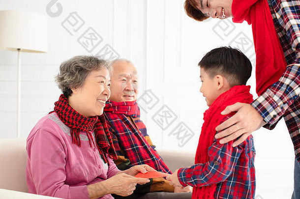 快乐亚洲家庭庆祝中国人一年首页