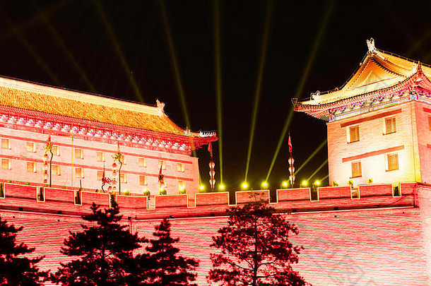 西安历史体系结构照亮晚上美丽的著名的光显示