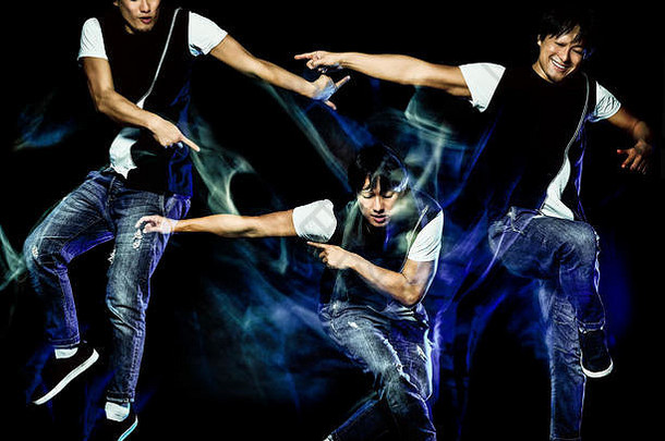 中国人年轻的男人。臀部跳打破舞者跳舞孤立的黑色的背景速度光绘画效果运动模糊