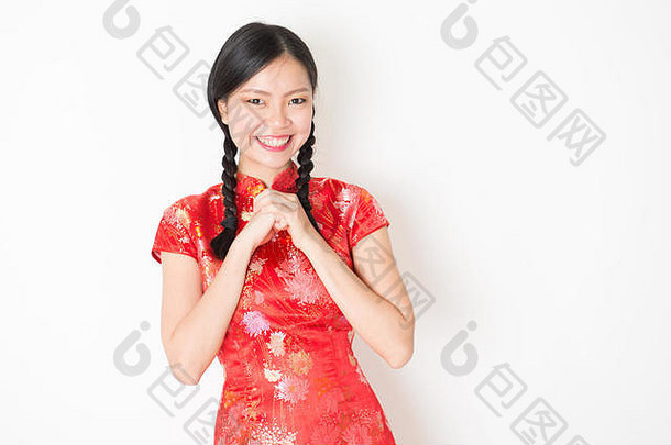 肖像年轻的亚洲女孩传统的旗袍衣服微笑问候庆祝中国人<strong>月球</strong>一年春天节<strong>日</strong>站平原
