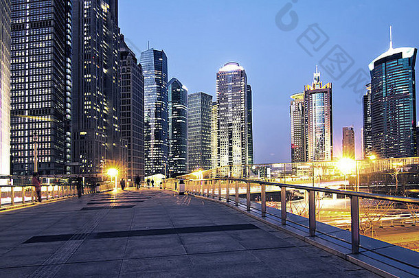 美丽的晚上视图现代建筑上海