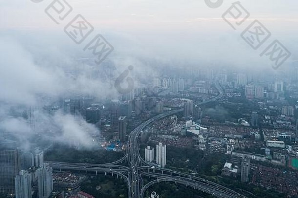 空中视图上海城市早....雾